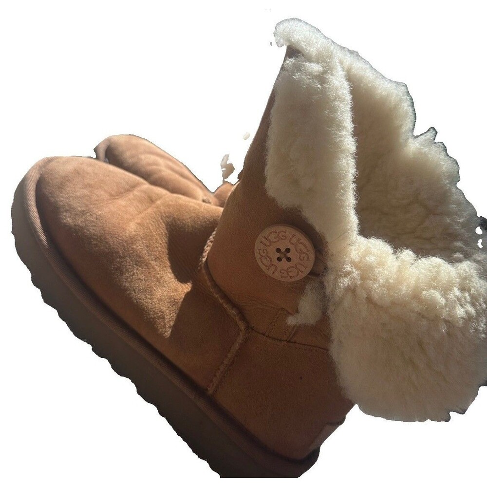 UGG Bailey Button II Chestnut Sheepskin Suede Winter Boots Women’s Size 7